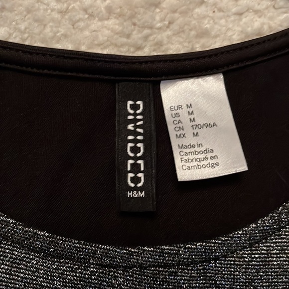 Shimmering Divided Crop Top - Picture 2 of 3